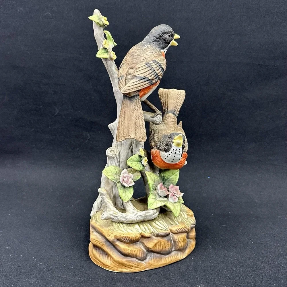 Arnart Imports /Royal‎ Crown Bisque Porcelain Robin Bird Music Box, Vintage 1982